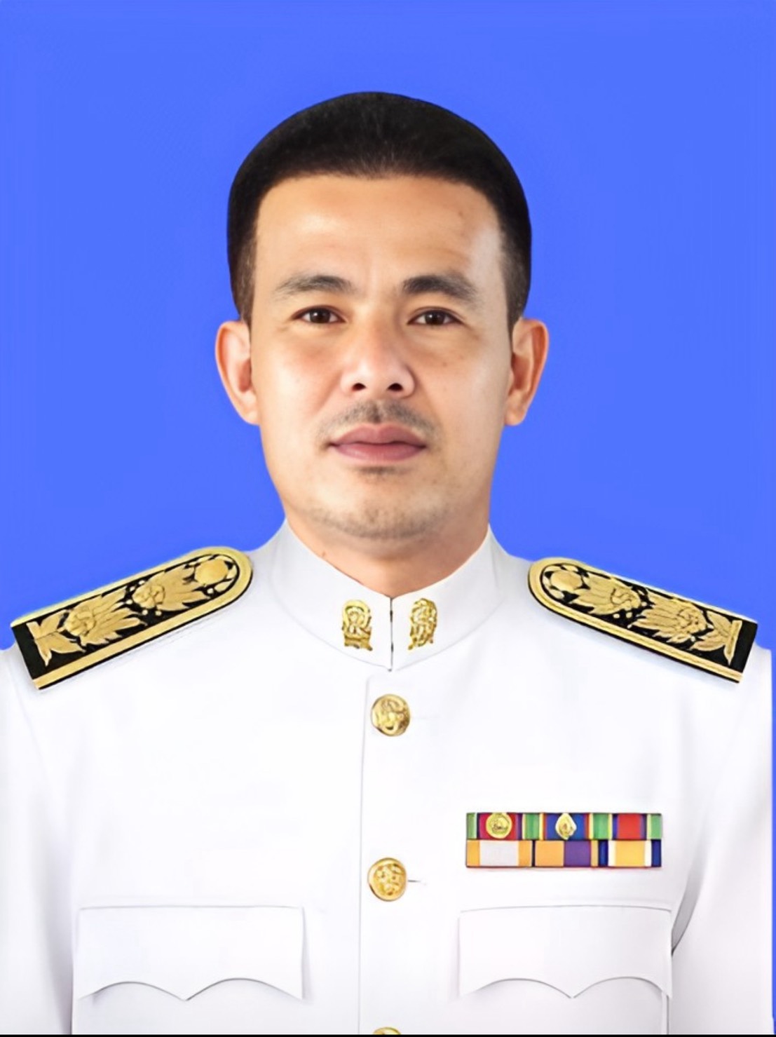 นายเสนาะ จันเครือ